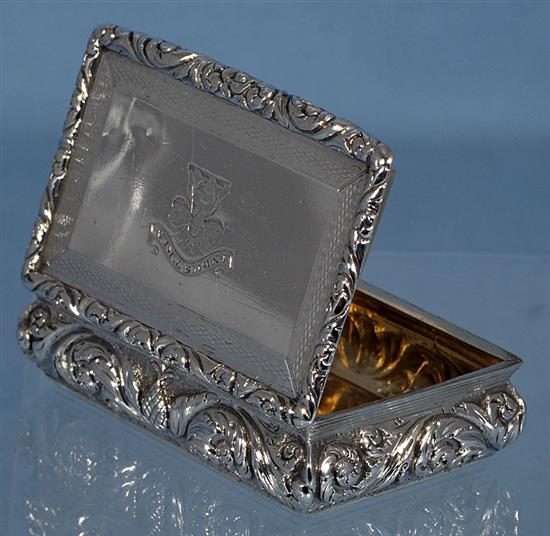 A George IV silver snuff box, by Thomas Shaw, Length 79mm. Weight 3.4oz/107 grams.